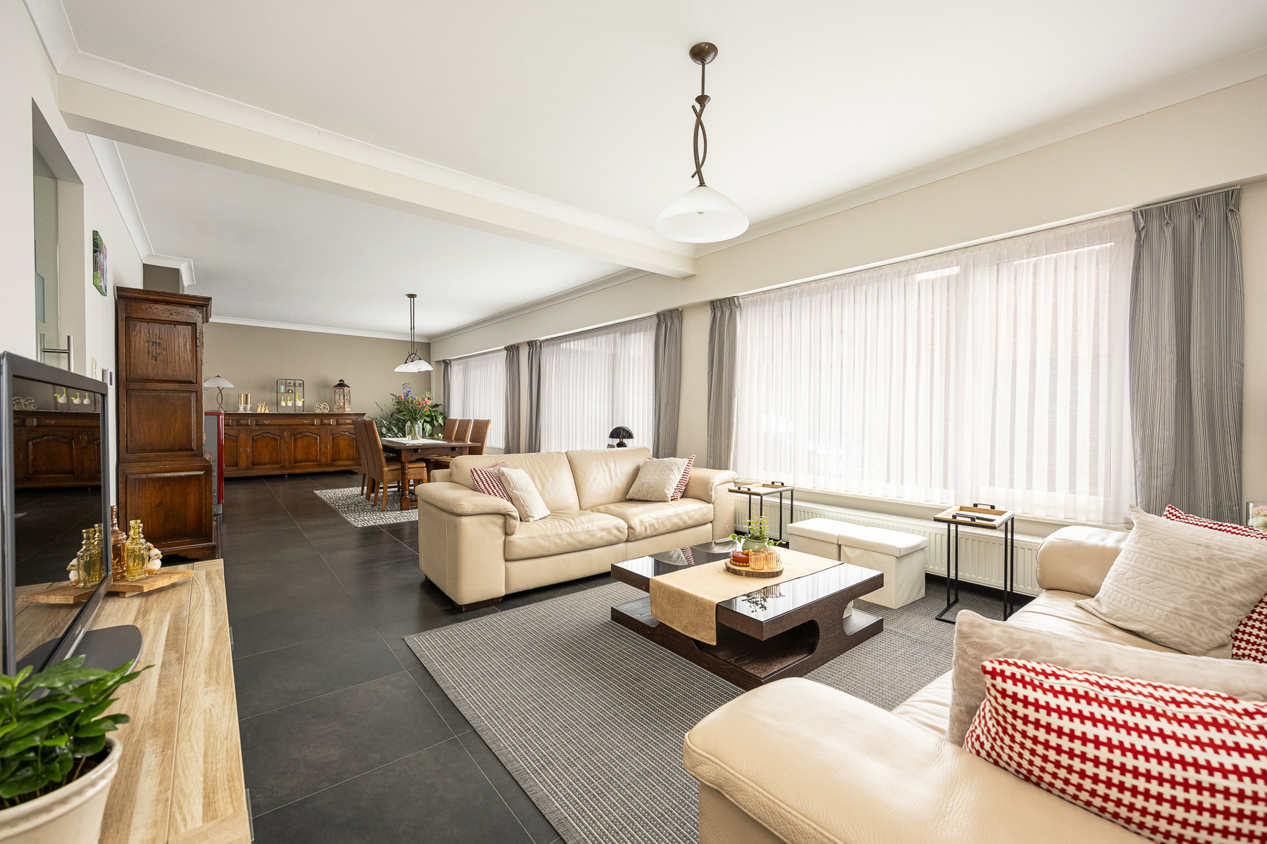 Ruime gezinswoning met 5 slaapkamers op een perceel van 638m². - foto 5