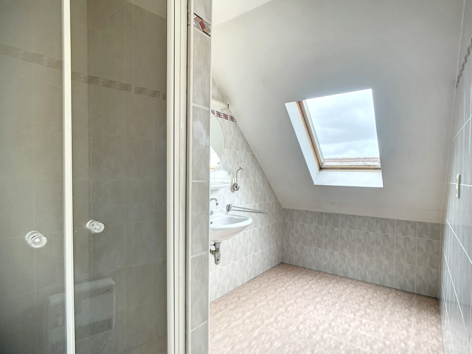 Centraal gelegen appartement met 2 slaapkamers en garage - foto 4