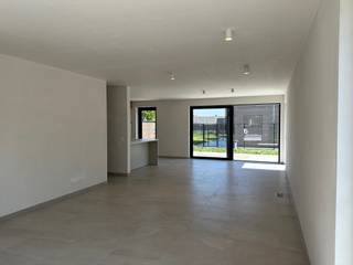 Nieuwbouwwoning met 3 slaapkamer en een tuin.---------------------Aanmelden via onze ERA Website !! ----------------- Ruime woning met 3 slaapkamers,...