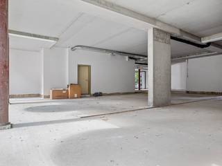 Deze KANTOOR/HANDELSRUIMTE ligt op de Kempische Steenweg op de hoek met de Vaartstraat die uitmondt aan de Blauwe Boulevard, de nieuwe...