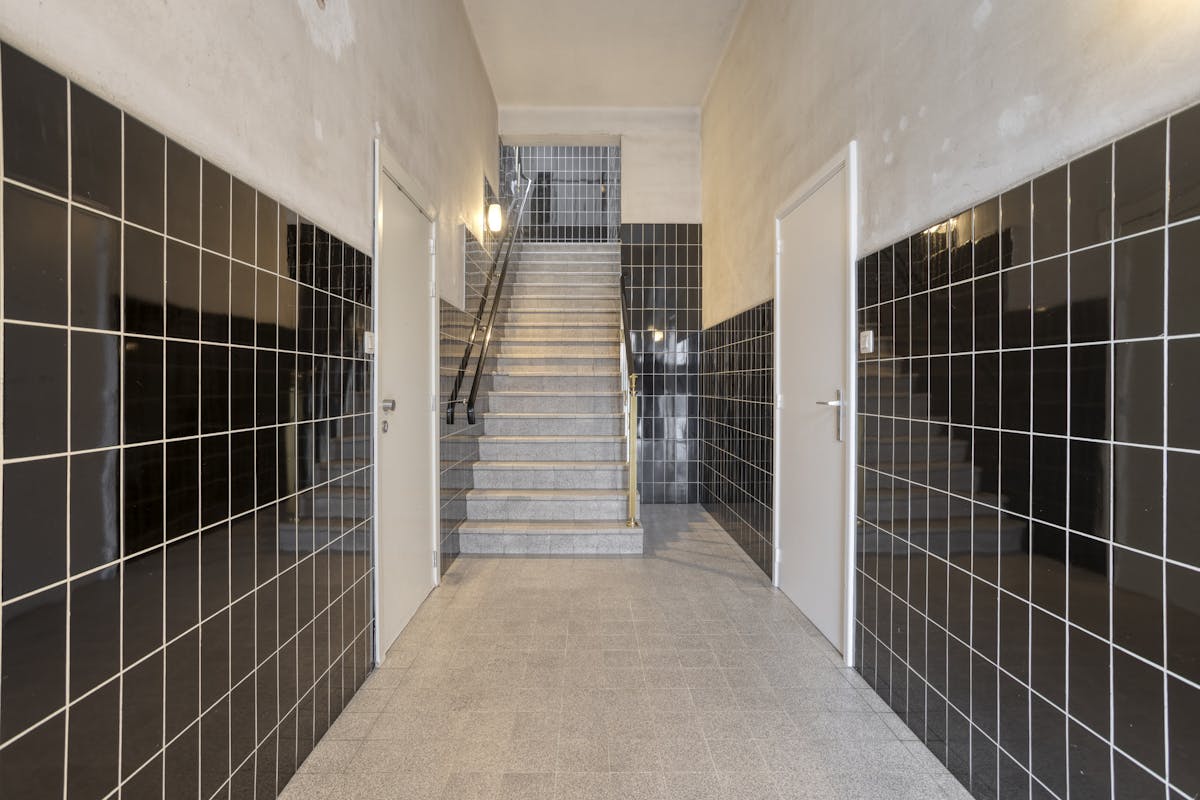 Bel-étage huis te koop met ruime garage en zicht op de vaart - foto 3