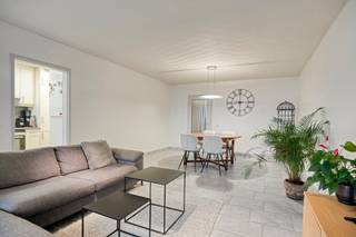 Ruim appartement met twee slaapkamers en zonnig terras op de 12de verdieping, gelegen naast Park Spoor Oost.Indeling:Het appartement bevindt zich op...