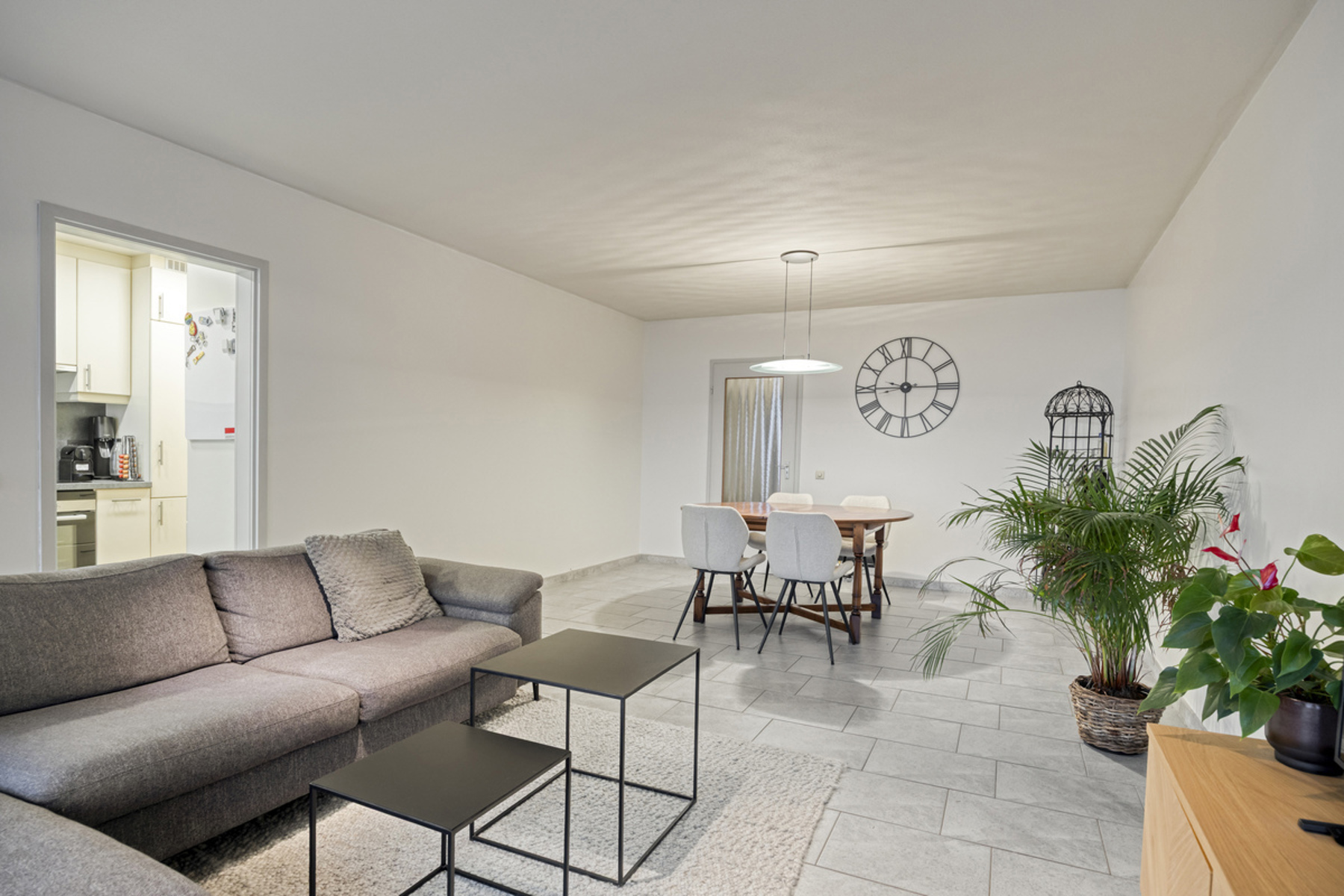 Instapklaar appartement met twee slaapkamers en een terras. - foto 3