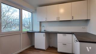 Découvrez cet appartement entièrement rénové dans un emplacement central au cœur de Zolder. Cet appartement prêt à l'emploi allie le confort moderne...