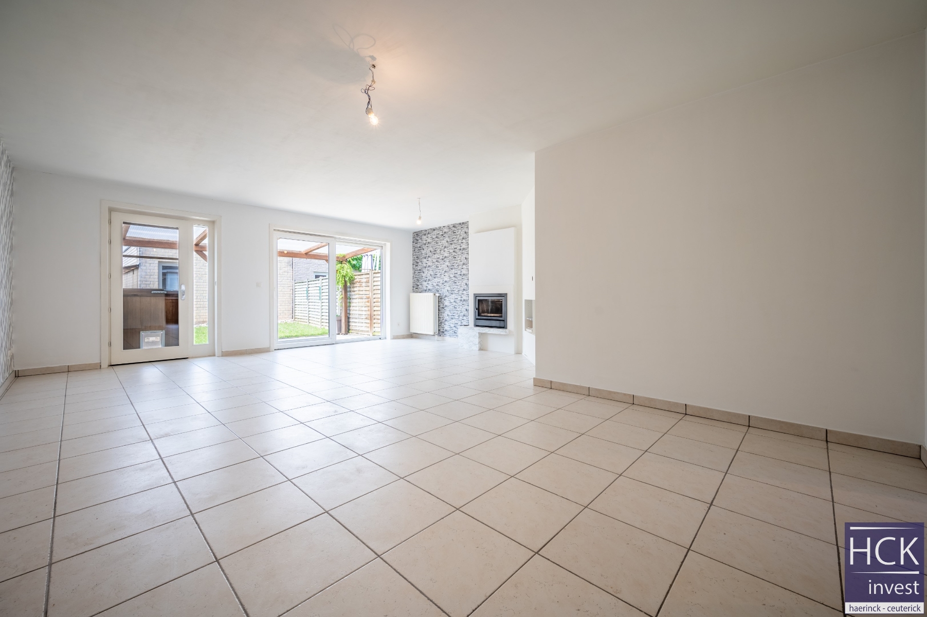 OESELGEM - Ruime woning met 4 SLPK en garage met uitweg achteraan! - foto 2