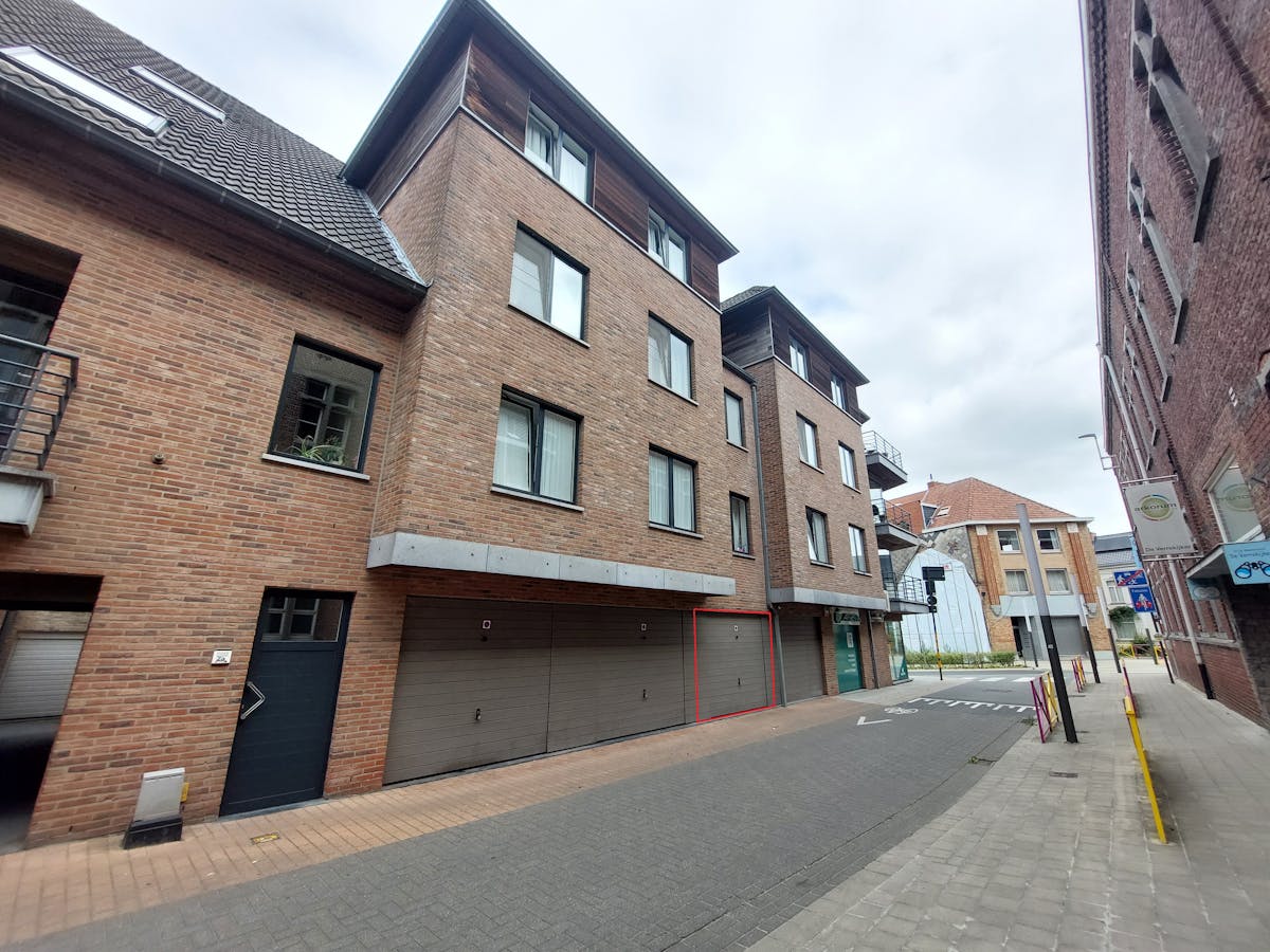 Garagebox te koop in hartje Rumbeke - foto 2