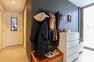 In het centrum van Haasdonk bevindt zich dit instapklaar en energiezuinig appartement, gelegen op de 1ste verdieping.Het appartement omvat een...