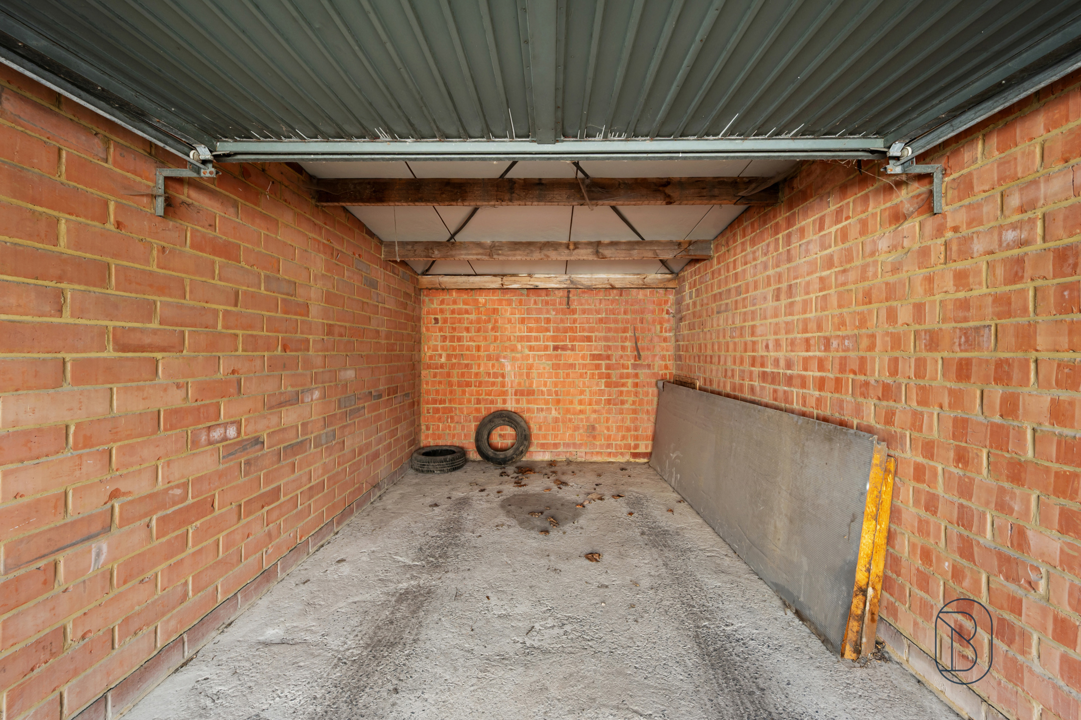 6 afgesloten garages met poort - foto 4