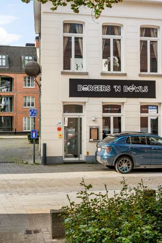 Op te frissen exclusief kantoor hoekpand te koop op een boogscheut van Kasteel de Warande te Turnhout Centrum. Totale oppervlakte 400m² verdeeld...