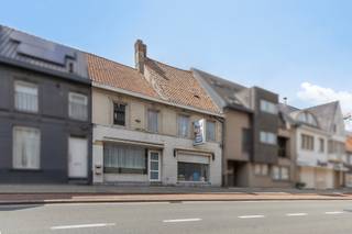 Te renoveren woning met veel potentieel in het centrum van Sint-Eloois-VijveBent u op zoek naar een renovatieproject met tal van mogelijkheden? Deze...
