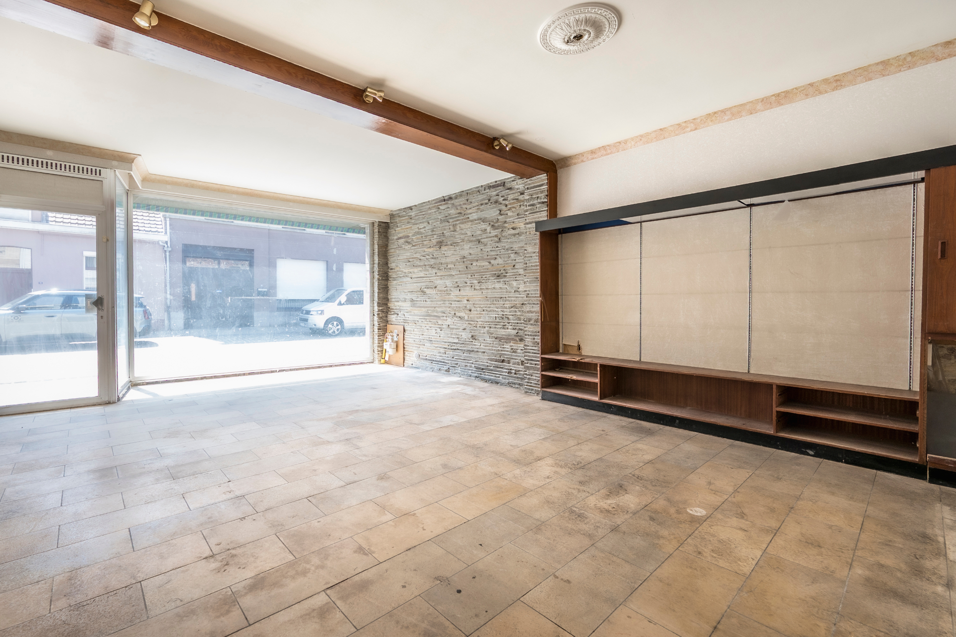 Te renoveren woning met vergunning in Sinaai! - foto 5