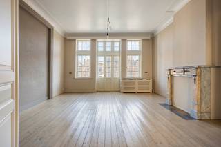 Te koop: ruim appartement in het centrum van Mechelen, gelegen op de Ijzerenleen.Dit unieke appartement van maar liefst 289 m² bevindt zich in een...