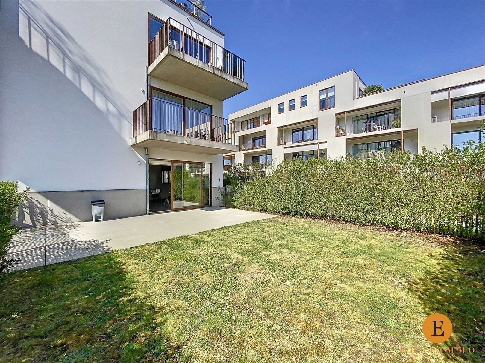 Modern gelijkvloers appartement met tuin en autostaanplaats. - foto 5