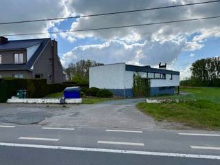 Deze moderne villa is grotendeels gerenoveerd en onmiddelijk te bewonen.Woonoppervlakte: circa 300 m²✅ Veel natuurlijke lichtinval✅ Terras van 40 m²✅...