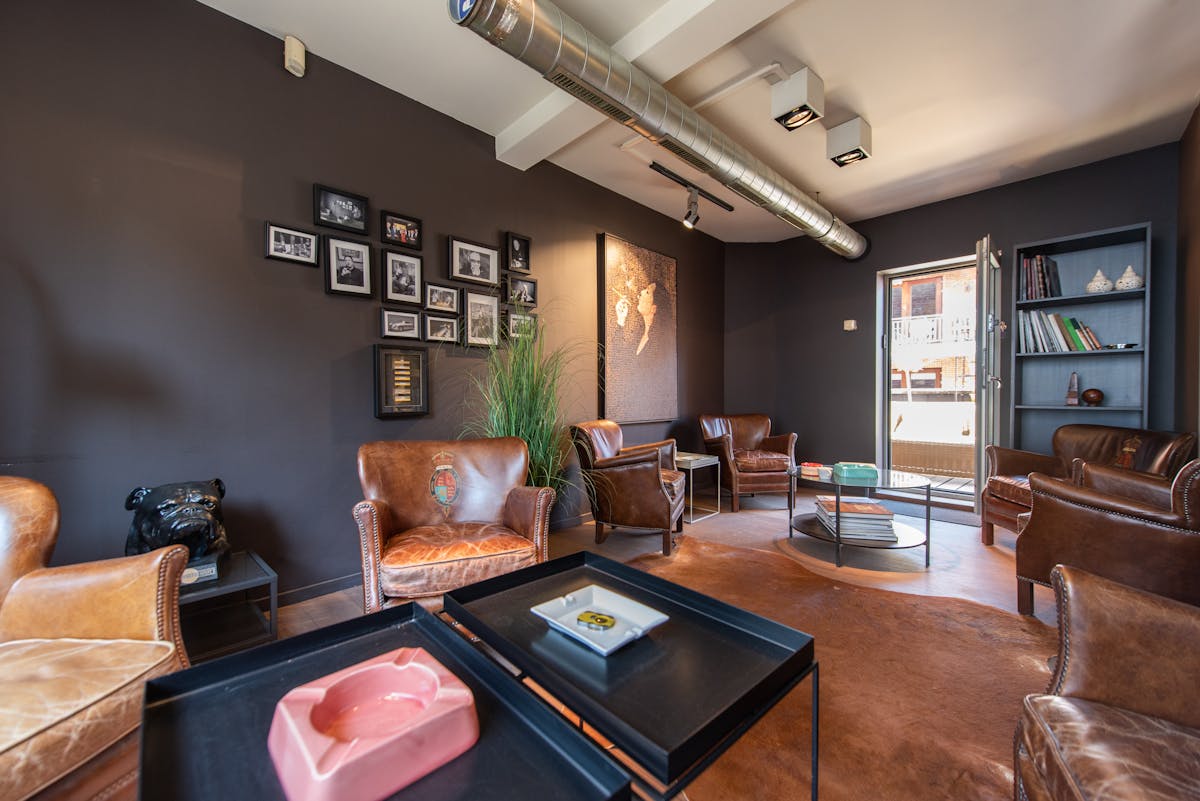 Beautiful commercial property (180m²) with apartment above - photo 5