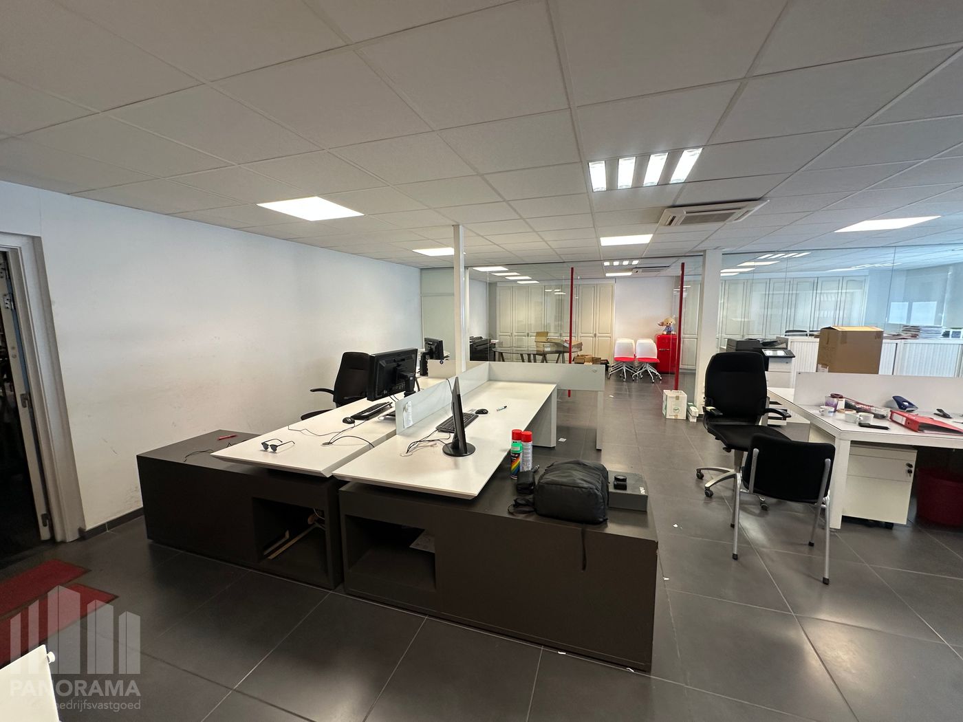 Ruim bedrijfsgebouw met magazijn en moderne kantoorruimte te huur in Marke - foto 5