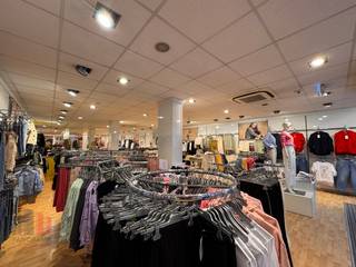 INVESTERINGSOPPORTUNITEIT! Fantastisch commercieel gelegen handelspand met een oppervlakte van 623 m² te koop (verhuurd --> investering) in...