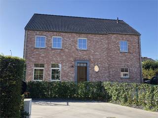 TE KOOP in OUDENAARDE Robert De Preesterstraat 73<br /><br />Mooi gelegen perceel bouwgrond voor het bouwen van open bebouwing <br /><br />Lot 1 : Opp. :  +/-  371 m²   Prijs grond : € 130.000<br /><br />FORMULE WATER- EN WINDDICHT:<br />- Ruwbouwwerken<br />- Timmerwerken<br />- PVC ramen met beglazing kw 1.0<br />- Dak- &amp; zinkwerken<br />_________________<br />= € 265.567  excl. btw<br /><br />OPTIE AFWERKING:<br />- Elektriciteit en ventilatie<br />- Chape -en vloerisolatie<br />- Pleisterwerken<br />- Sanitaire werken ( HW toestellen = € 4.000 excl. btw )<br />- Warmtepomp lucht/water ( Viessmann )<br />- Bevloering ( HW vloer : 35€/m² HW plinten : 12.50€/lm HW wandtegels : 25€/m² )<br />- Keukeninstallatie ( HW = € 8.000 excl. btw)<br />- Binnen schrijnwerk<br />- Voegwerken<br />- Blowerdoortest<br />- Zonnepanelen 8st. ( 435 Wp )<br />_________________<br />= € 119.313  excl.btw <br /><br />WIJ BOUWEN OOK A LA CARTE<br />Opties zijn mogelijk tot net voor " Normale Bewoonbaarheid" (volgens aannemingsovereenkomst)<br />Informeer naar onze interessante HUISRUIL-FORMULE<br /><br />zie ook : WWW.SPEYBROECK.BE<br />Bel 0473 300 700 of GRATIS 0800 15 700