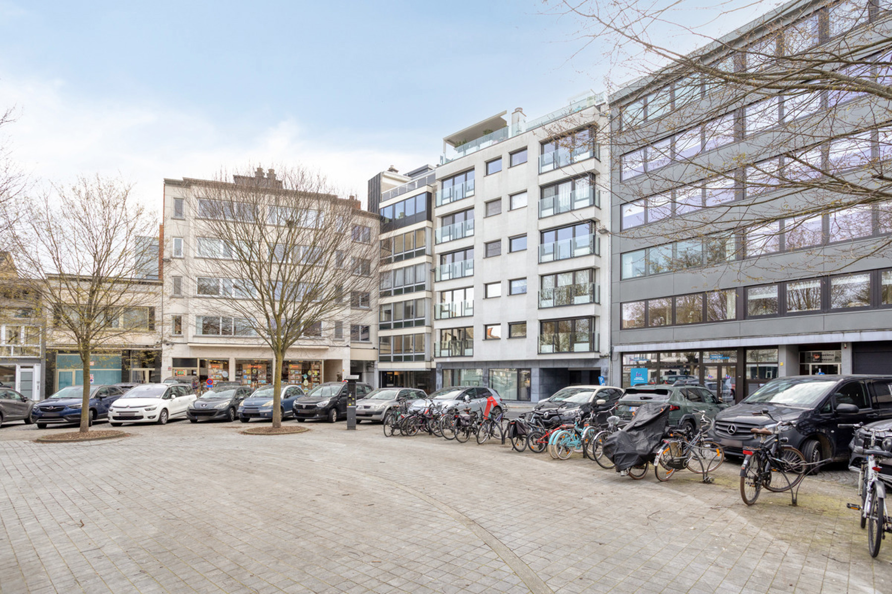 Vernieuwd 3-slaapkamerappartement met garage in hartje Aalst - foto 2