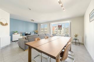 Te koop: verzorgd appartement in het hart van Sint-Idesbald, met vrij zicht en zonder inkijk. Dit appartement, gebouwd in 2008, ligt pal in het...