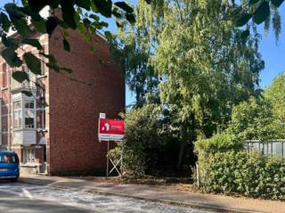 Terrain à bâtir jumelé dans une rue calme...