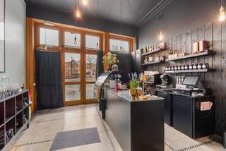 Te koop: prachtig authentiek handelspand met woonst in de Brusselsestraat, hartje centrum van Dendermonde, in de drukke winkelstraat. Dit...