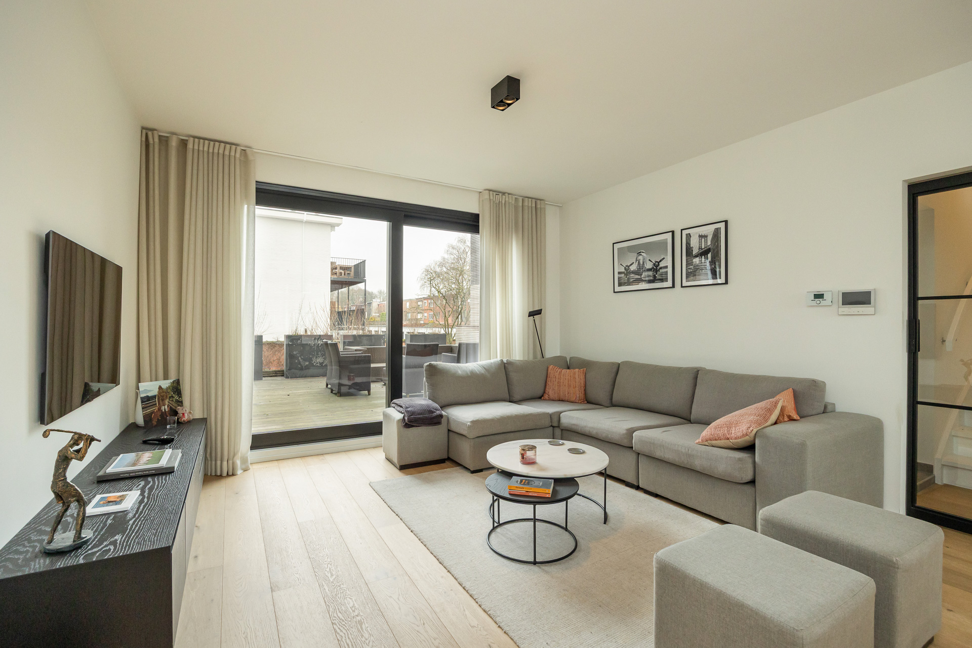 Prachtig gerenoveerde duplex met 3 slpks en giga terras - foto 3