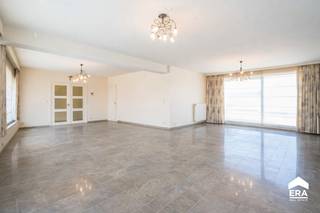 Ruim duplex appartement in het centrum van BoezingeGelegen in het hart van Boezinge vindt u dit lichtrijke en praktische triplex appartement, ideaal...