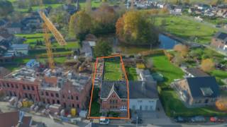 KIJKDAG ZATERDAG 27 DECEMBER 2025 VAN 10U TOT 14U (ENKEL OP AFSPRAAK!!)RESSEGEM - Deze stevige halfopen bebouwing, met zijn verzorgde uitstraling,...