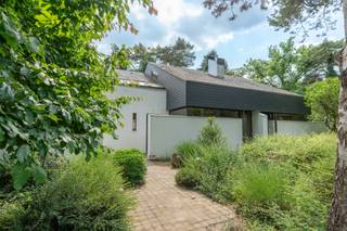 Ruime architectenvilla met 7-8 slpk's op groot perceel te VosselaarEPC: B-label | Asbestveilig | 1832 m² perceelopp. | Bouwjaar 1992Omschrijving:We...