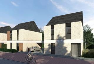 Deze strak ontworpen nieuwbouwwoning van Huysman Bouw ligt in een rustige, nieuwe verkaveling tussen de Eeklostraat en Benninckstraat. De bouwwerken zijn gestart en u koopt aan vaste prijs. De woning is zuidoost georiënteerd op een perceel van 261m² en beschikt over een carport, zolder, 3 slaapkamers en een praktische wasplaats. Dankzij de grote raampartijen geniet u van veel licht en een optimale indeling. Energiezuinigheid staat centraal: warmtepomp met vloerverwarming op beide verdiepingen, zonnepanelen, ventilatie met warmterecuperatie en superisolerende beglazing zijn standaard. Uw interieur kiest u volledig op maat, met begeleiding van onze interieurarchitect. Ruime budgetten voor keuken, vloeren en deuren zijn voorzien. Ontworpen door CAS architecten, met hoogwaardige gevelmaterialen en strakke lijnen. Interesse? Contacteer Ewout Vanden Bussche via 0497 588 888 of contact@huysmanbouw.be.