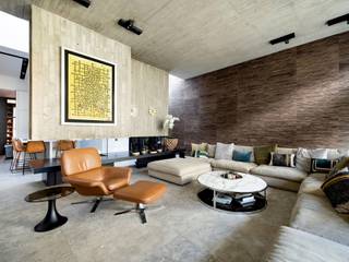 Gelegen nabij 't Zuid en het idyllische botanische heiligdom vindt u dit luxe herenhuis met lift, binnenzwembad, fitness, sauna en tuin...