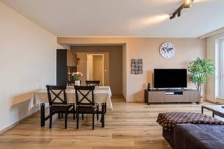 Immo DAVID presenteert – Volledig gerenoveerd appartement met open uitzichtDit instapklare appartement van 72 m², volledig gerenoveerd in 2019–2020,...