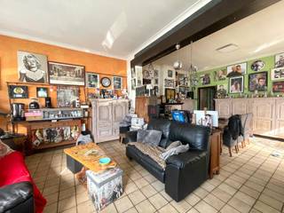 Wevelgem - Halfopen bebouwing met 3 slaapkamers te koop.Op zoek naar een woning met veel potentieel? Dan bent u op het juiste adres!Ruime woning met...