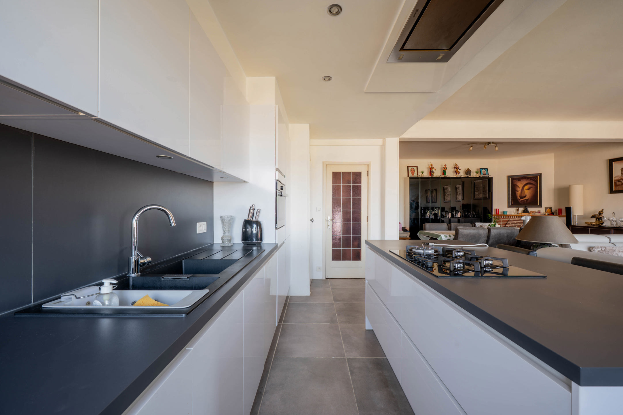Lichtrijk appartement met authentieke en moderne afwerking. - foto 4
