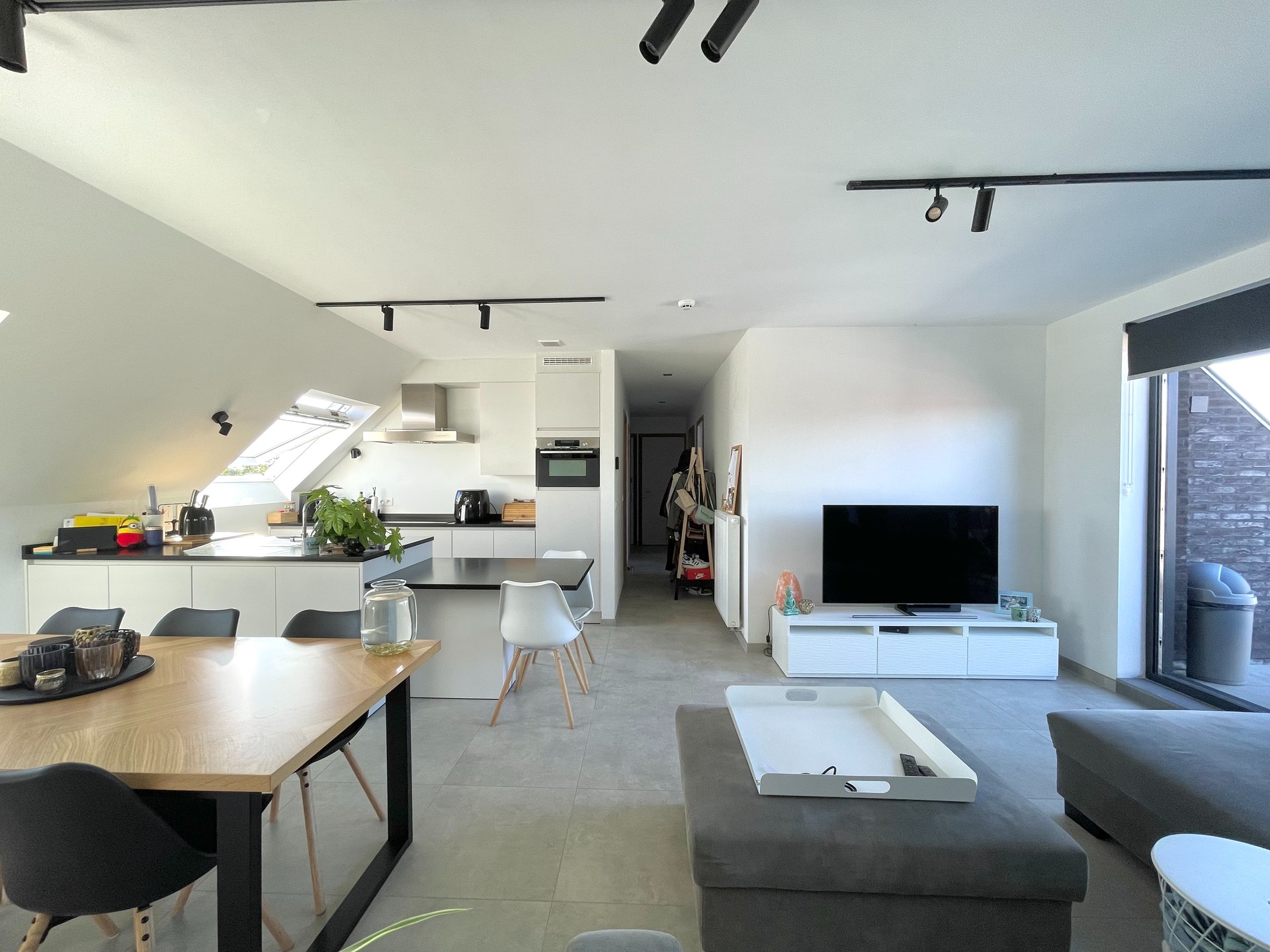 RECENT EN LICHTRIJK APPARTEMENT MET 2 KAMERS EN PARKEERPLAATS - foto 5