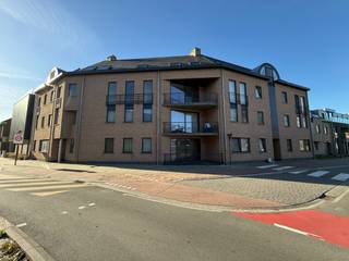 Ruim gelijkvloers appartement van 112m² op toplocatie in het centrum van het gezellige dorp Putte. Het spreekt voor zich dat men alle...