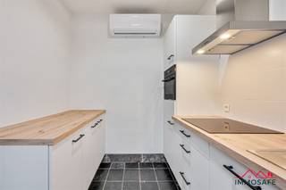 <p><span> </span></p><p><span>Gezellig appartement met EPC label A in Burcht</span></p><p><span> </span></p><p><span>Uw plekje aan de Schelde Oevers! </span></p><p><span>Dit ruime appartement met 2 slaapkamers op de 1ste verdieping biedt alles voor comfortabel wonen of als investering.</span></p><p><span> </span></p><ul><li><span>Ruime woonkamer met veel natuurlijk licht</span></li><li><span>Mogelijkheid tot het aankopen van een garage</span></li><li><span>Nieuwe keuken nog te installeren, maar inbegrepen in deze verkoopprijs</span></li><li><span>Energiezuinig: 7 zonnepanelen en een warmtepomp wat een interessant EPC label A geeft</span></li><li><span>Rustige, groene omgeving met voorzieningen zoals treinstation, sportpark De Wallen en busverbindingen naar Sint-Niklaas en Antwerpen</span></li><li><span>Perfect als investering: sinds september 2008 verhuurd</span></li></ul><p><span> </span></p><p><span>Mis deze kans niet om dit appartement uw nieuwe thuis te maken of als winstgevende investering! </span></p><p><span>Maak snel een afspraak voor een bezichtiging via 09 367 90 67 of <span>immosafe@immosafe.be</span></span></p><p><span> </span></p><p><span> </span></p>