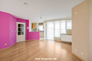 Ruim appartement met 2 slaapkamers, terras en garagebox in het centrum van Heist-op-den-Berg Dit instapklare appartement bevindt zich op de eerste...