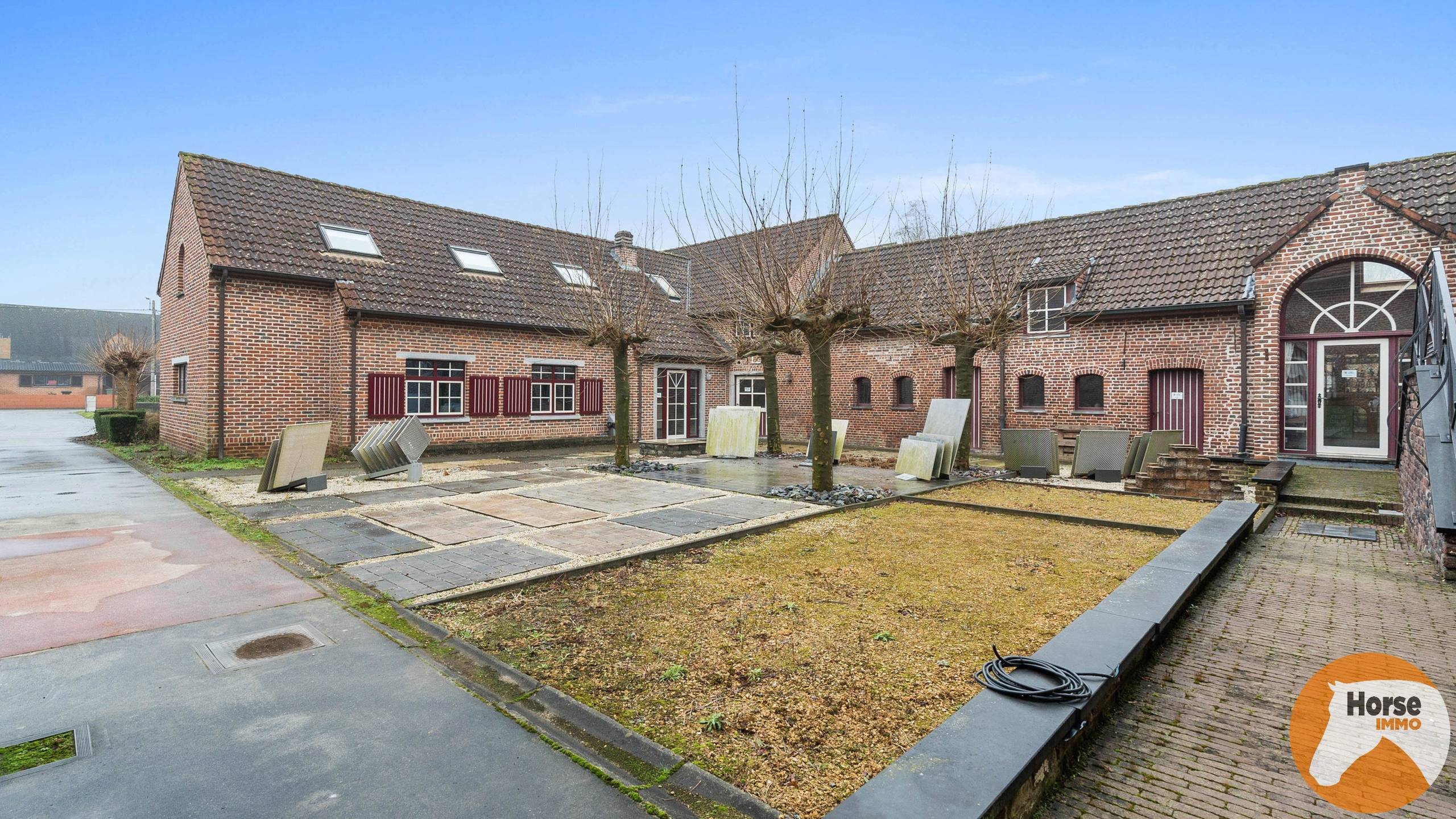 TOLLEMBEEK - Prachtige woning met 3 loodsen op +-2,9ha. - foto 2