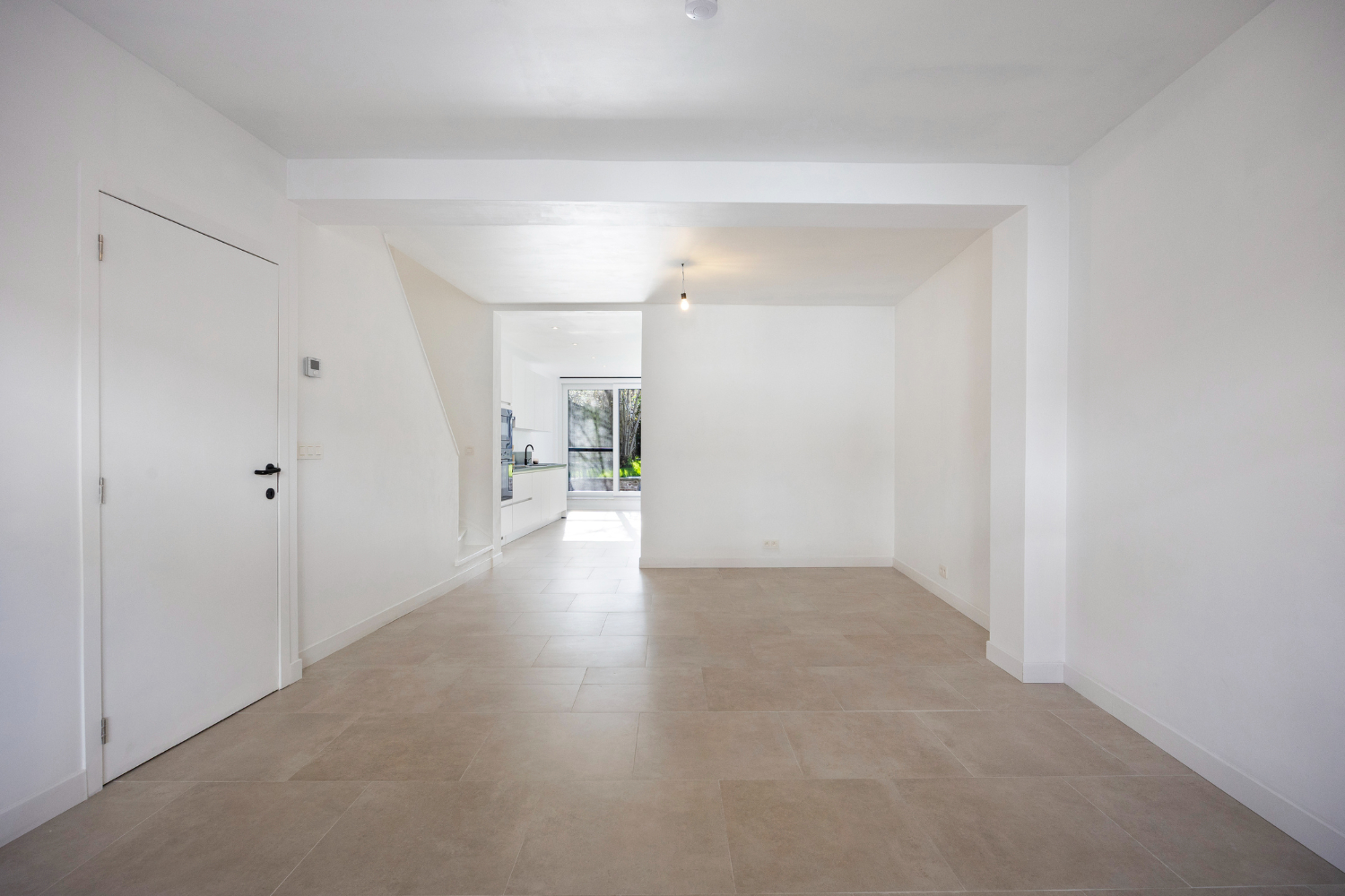 Volledig gerenoveerde woning in het centrum van Lichtervelde met 3 slaapkamers en leuk zonnig tuintje - foto 4