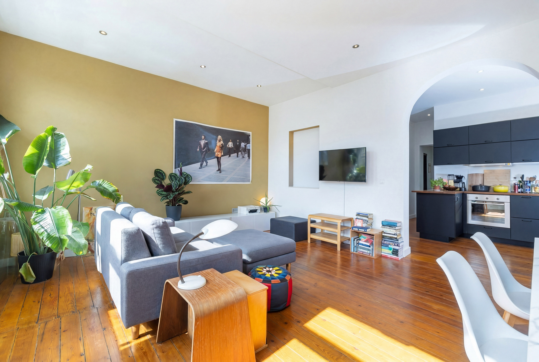 Lichtrijk gerenoveerd appartement met charme - foto 2