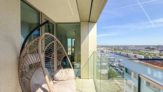 Dit gemeubeld appartement van ca 82 m² bevindt zich op de 11e verdieping van residentie "Doktoren" naar ontwerp van Binst Architecten. Deze locatie...
