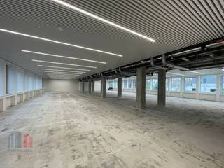 <strong>Kantoorruimte </strong>van in totaal <strong>519 m² </strong>te Sint-Gillis, gelegen in de bruisende Dejonckerstraat op een absolute toplocatie vlak bij de Louizalaan.<br /><br />Deze dynamische buurt biedt een uitzonderlijke mix van voorzieningen: een ruim aanbod aan restaurants zoals Lloyd Café en De Colonel, diverse winkels, sportfaciliteiten en andere diensten op wandelafstand. De centrale ligging garandeert bovendien een uitstekende bereikbaarheid met het openbaar vervoer en de wagen, wat zorgt voor een vlotte toegang voor medewerkers en bezoekers.<br /><br />Het kantoorgebouw wordt momenteel grondig en volledig gerenoveerd met de nieuwste duurzame technieken. Zo wordt het uitgerust met een warmtepomp en volledig gasloos uitgevoerd, wat resulteert in een toekomstgerichte en energie-efficiënte werkomgeving. Daarnaast dragen moderne ventilatiesystemen, <strong>LED-verlichting</strong> en <strong>zonnepanelen</strong> bij aan een optimaal werkcomfort en aanzienlijk lagere energiekosten.<br /><br />Deze combinatie van strategische ligging, hoogwaardige renovatie en duurzame technologie maakt dit project bijzonder aantrekkelijk voor ondernemingen die op zoek zijn naar kwalitatieve en toekomstbestendige kantoorruimte in het hart van Brussel.<br /><br />Contacteer <strong>PANORAMA B2B </strong>voor meer informatie of een vrijblijvend plaatsbezoek op <strong>0477 09 00 09</strong>.
