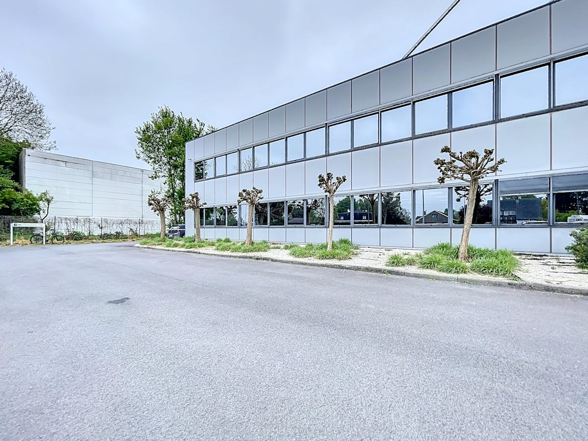 Bureaux à louer (96m² - 773m²) à Nazareth-De Pinte - photo 2