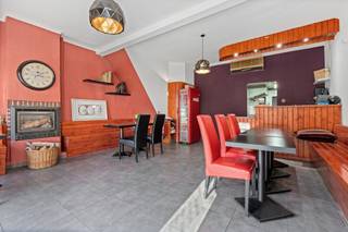 Veelzijdig handelspand met woonst in Belsele, op een toplocatie nabij het centrum en alle voorzieningen.Dit handelspand met woonst combineert een...