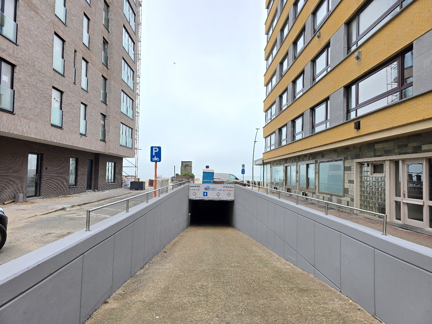 Garage box onder de Zeedijk te De Panne - foto 2