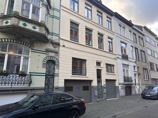  * Ruime staanplaats. * Afmeting: 5.00m x 2.50m * Centrale ligging * Actueel verhuurd, opzeg mogelijk indien gewenst...