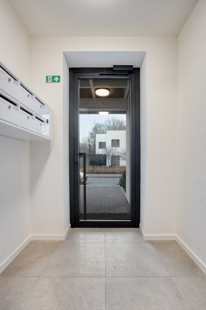 Recent en energiezuinig gelijkvloers appartement met 2 slpk. en tuin in Geel-centrum - foto 2