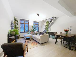 LiggingDit duplex appartement bevindt zich in een rustig zijstraatje in het hart van de stad, op slechts enkele passen van het Gravensteen, het...